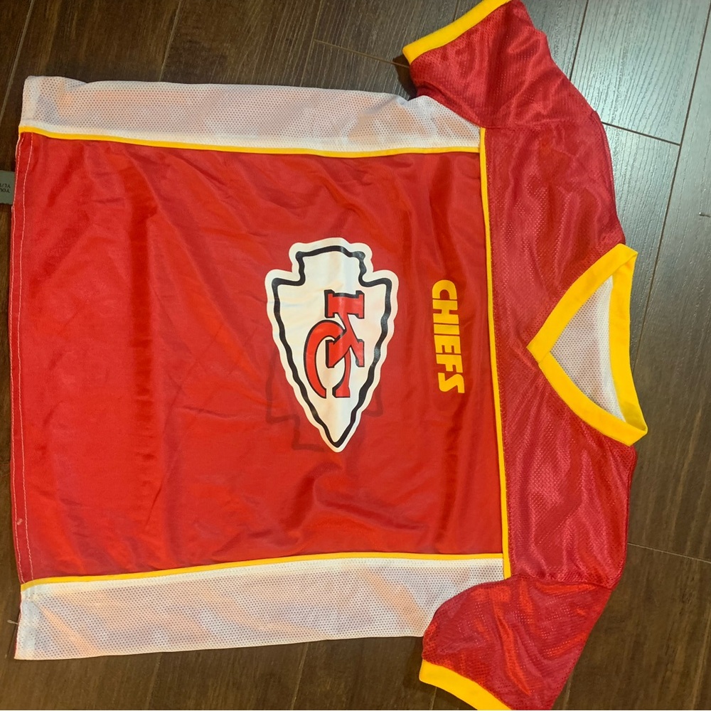 Chiefs jersey youth size large